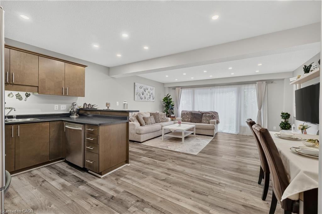 975 Strasburg Road 4
