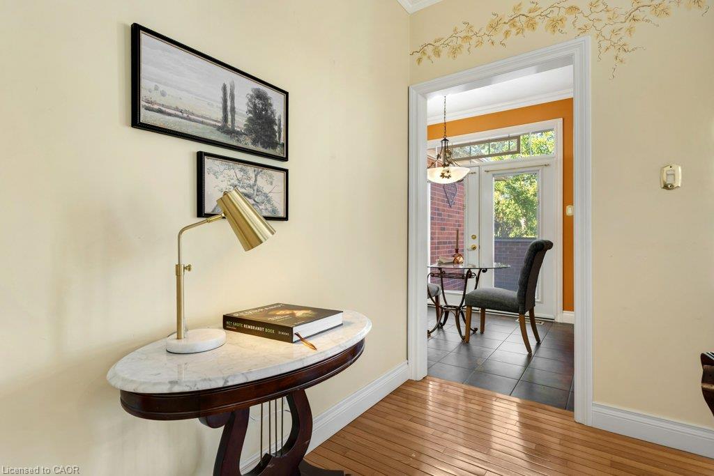 375 George Street N 1