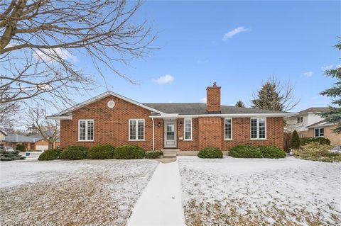 556 Stanwood Crescent Waterloo ON N2K 3P3