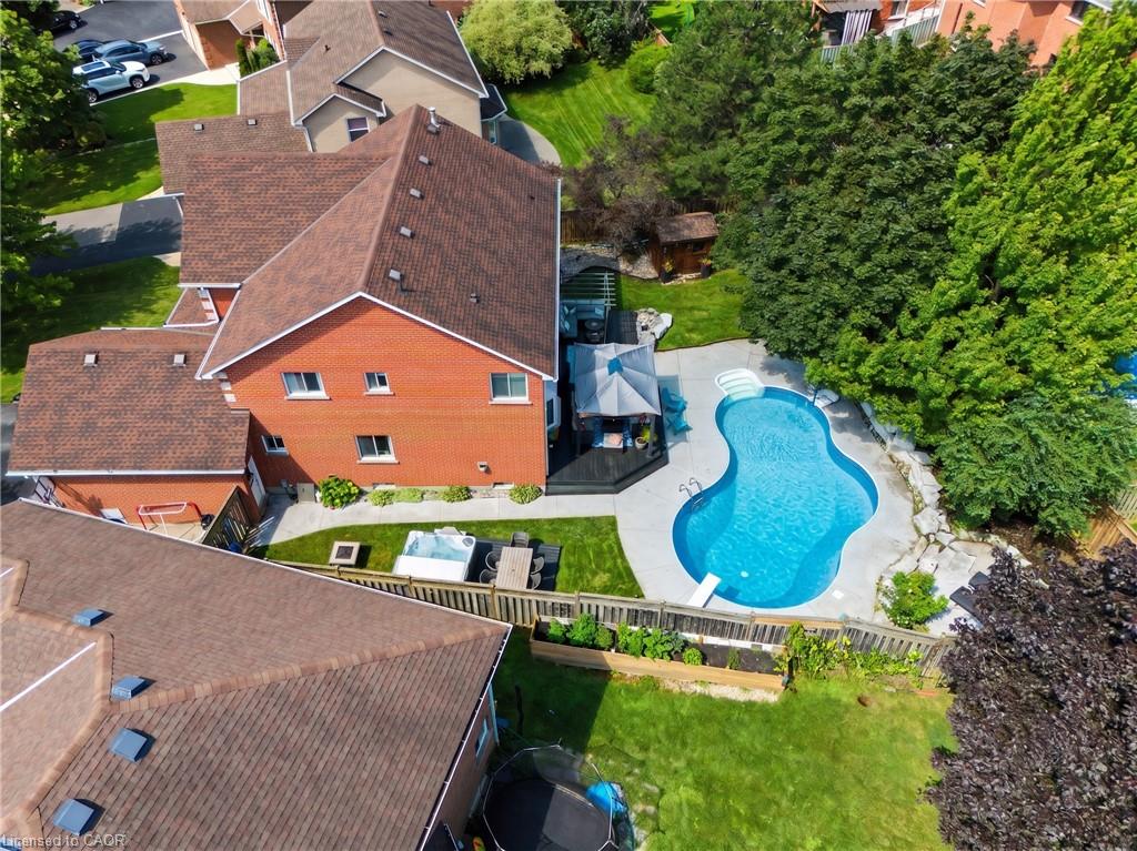 18 Gowinlock Court