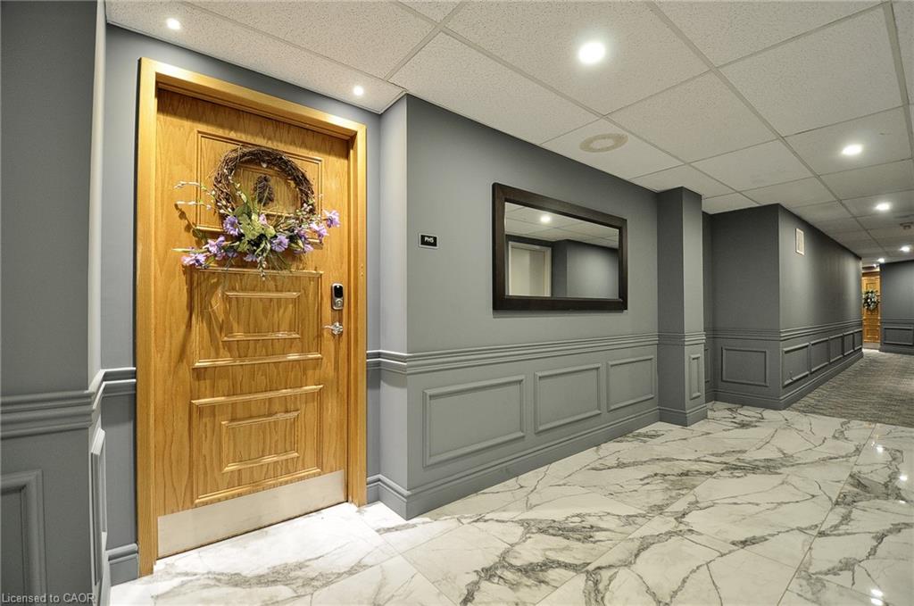 237 King Street W 1305