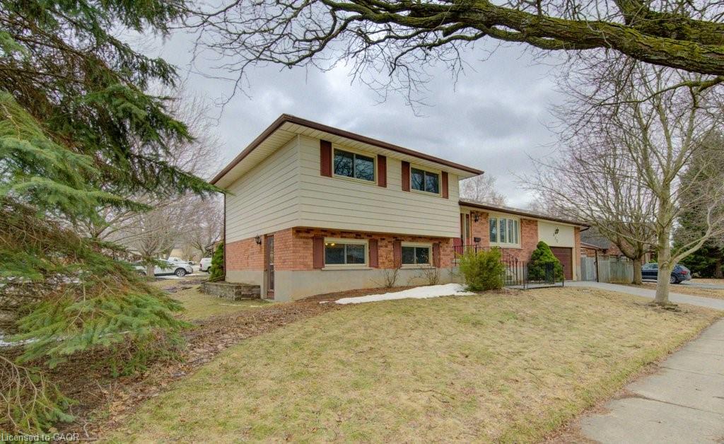 612 Green Meadow Crescent