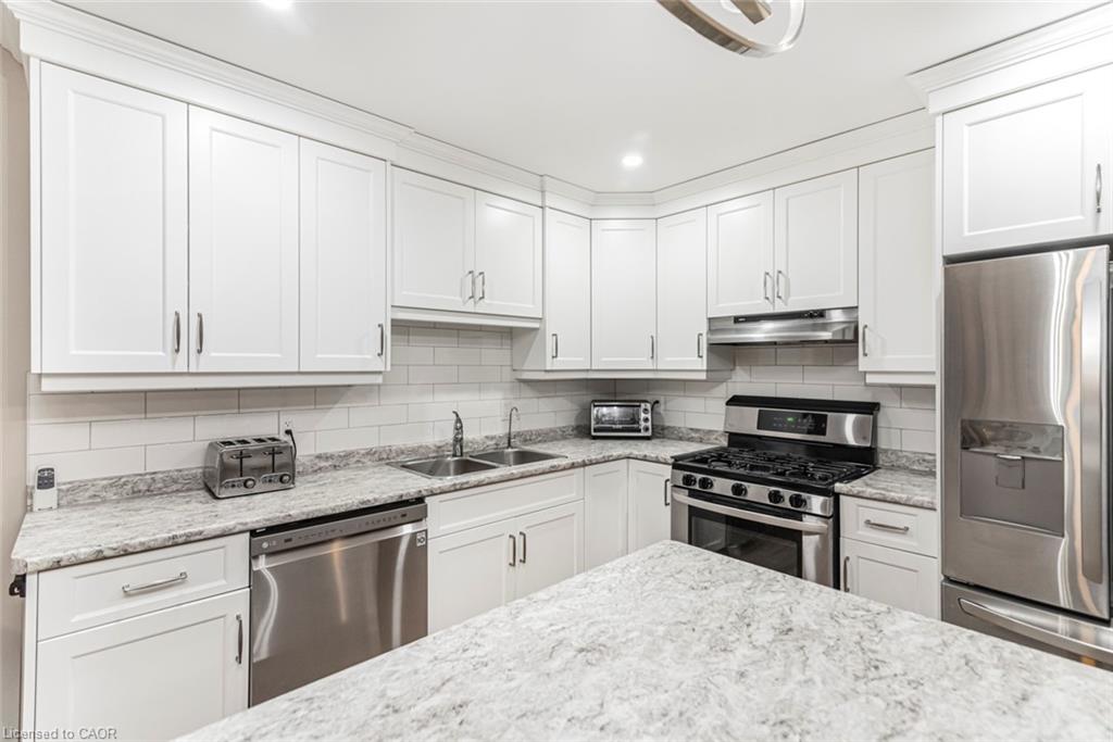 152 Cross Street E 6