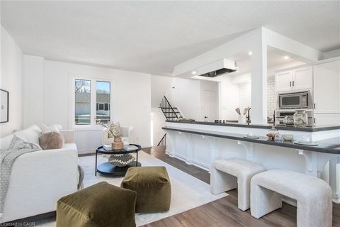 397 Keats Way 4 Waterloo ON N2L 5S7