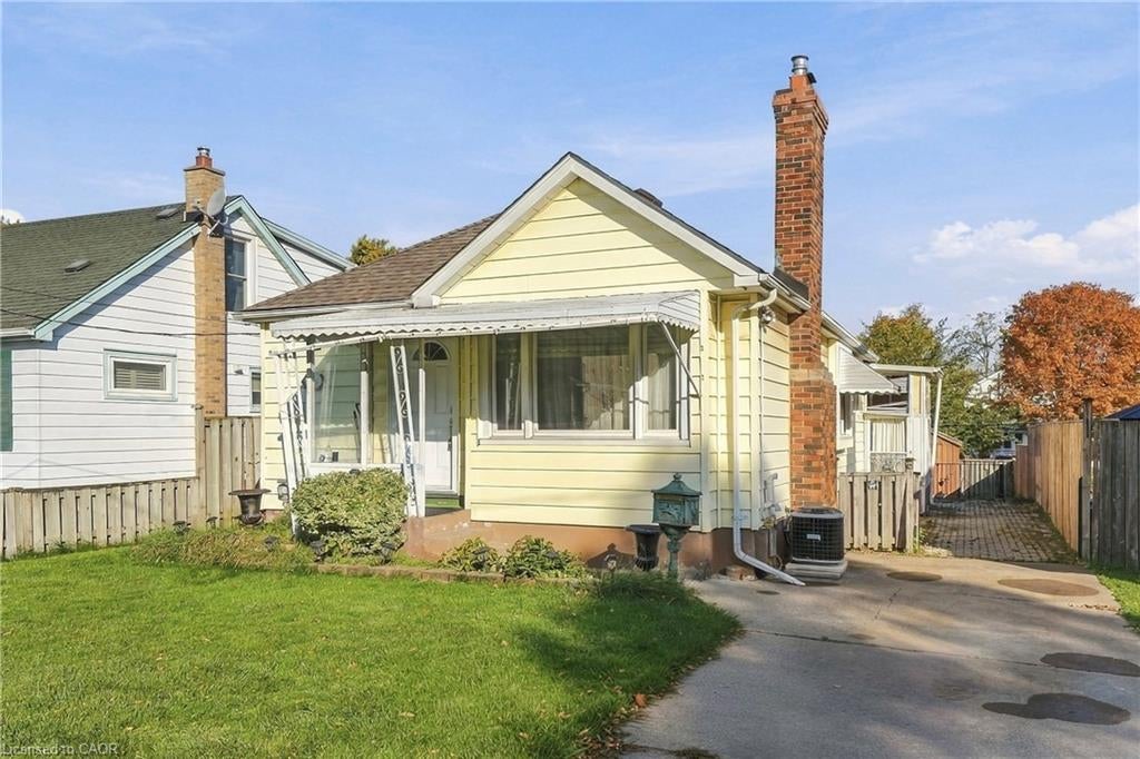 34 Pinecrest Avenue