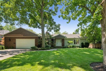 138 Appleby Place Burlington ON L7L 2X1