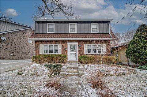 53 Lincoln Avenue Cambridge ON N1R 4W6