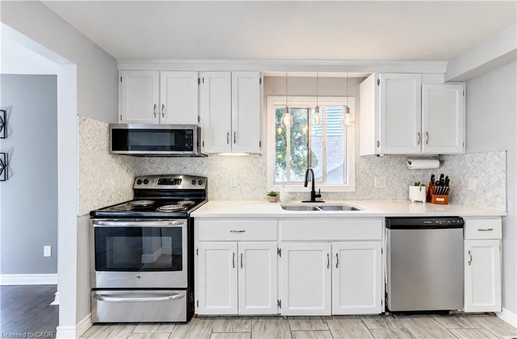 527B Rosemeadow Crescent