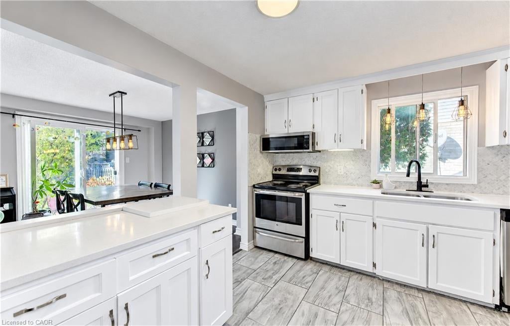 527B Rosemeadow Crescent