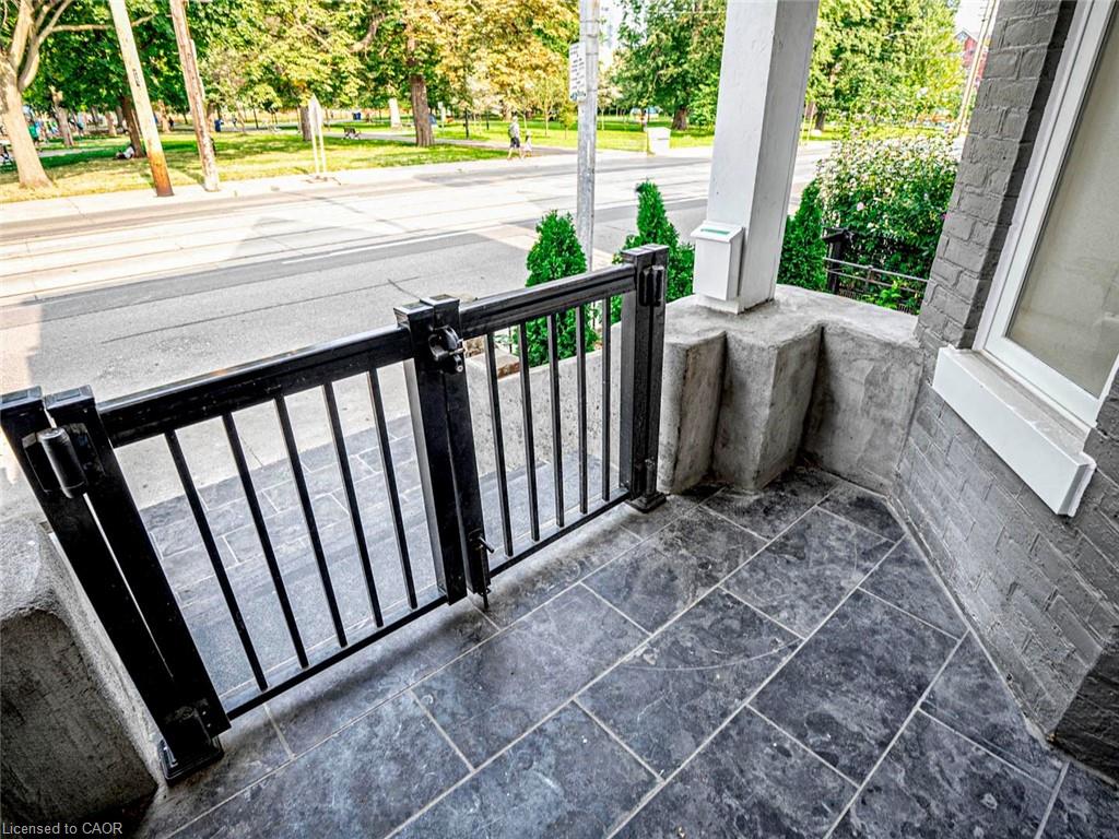 290 Bathurst Street