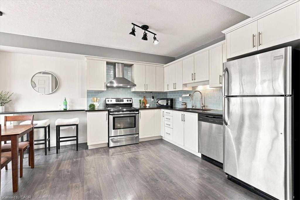 1522 King Street E 403