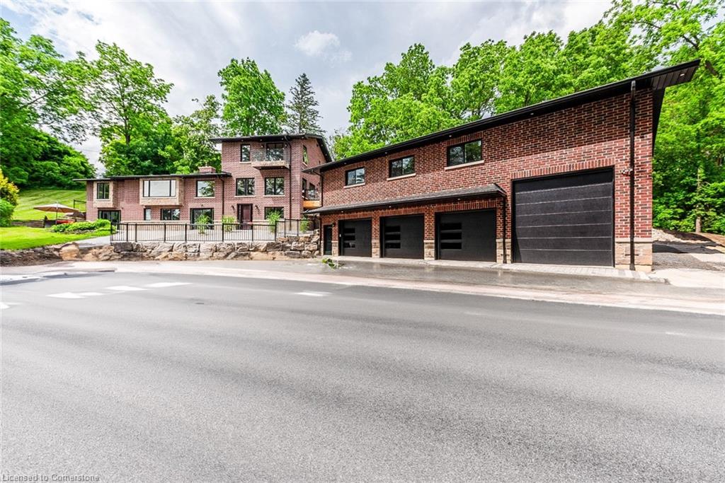 8949 Mississauga Road