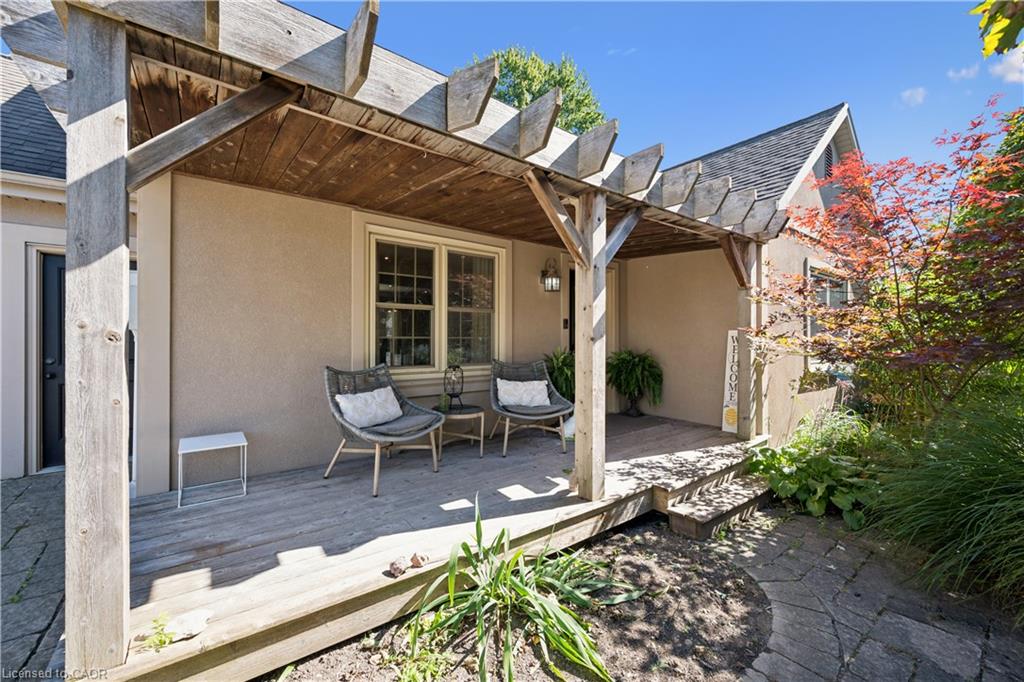 1039 Molesworth Street