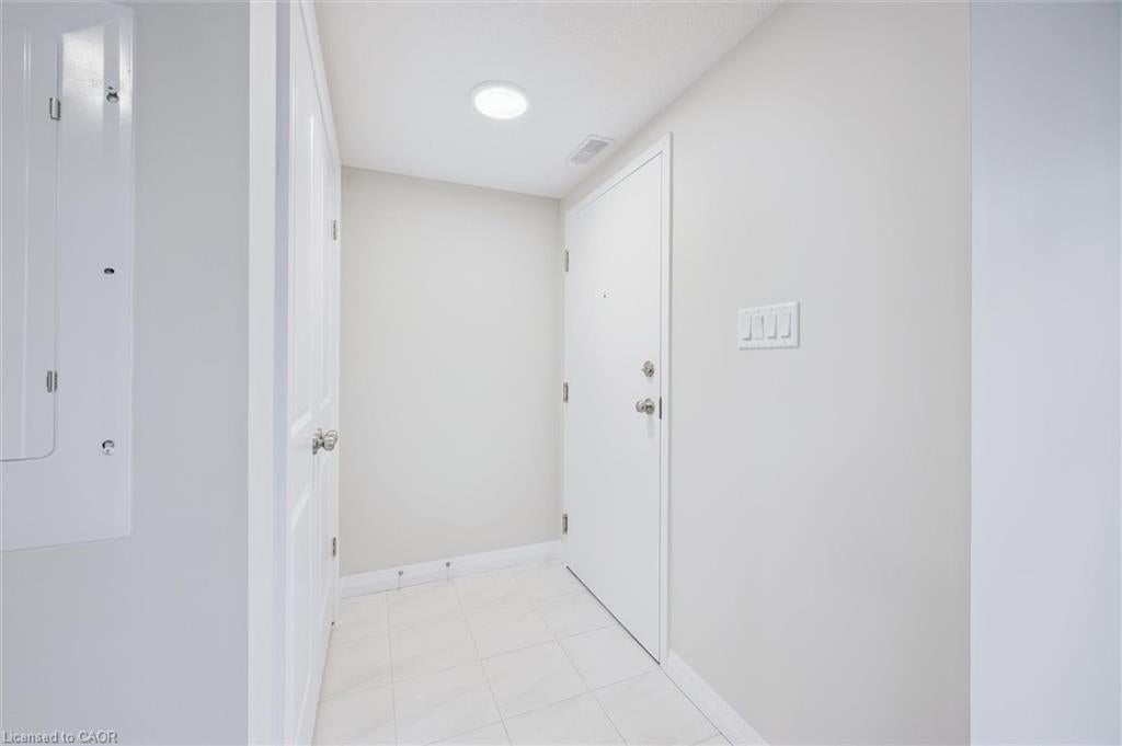 410 Northfield Drive W D13