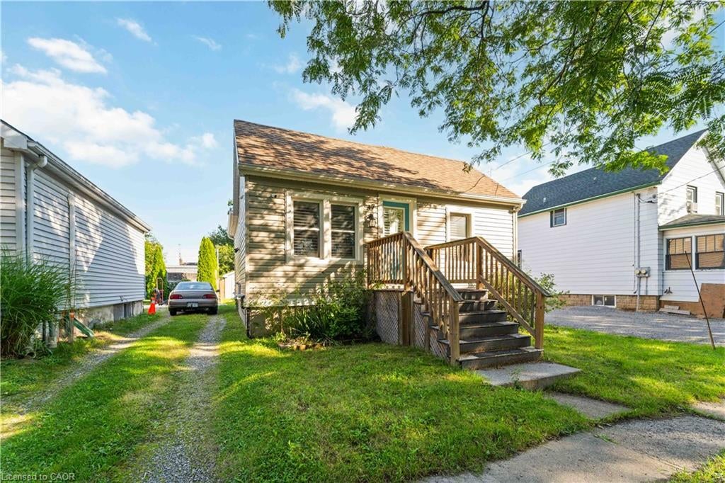 37 Maplecrest Avenue