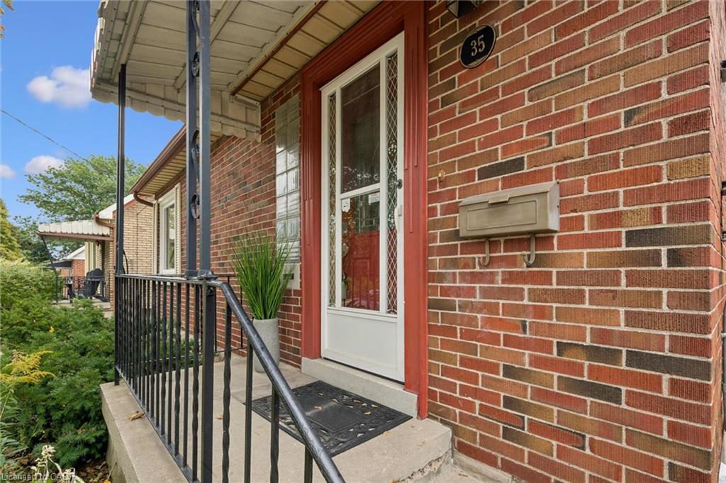 35 Acacia Street