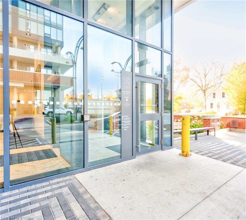 15 Wellington Street S 303