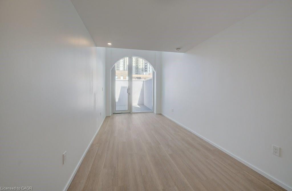 26 King Street E