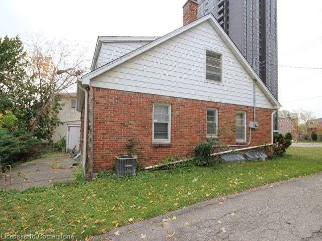 342 King Street N