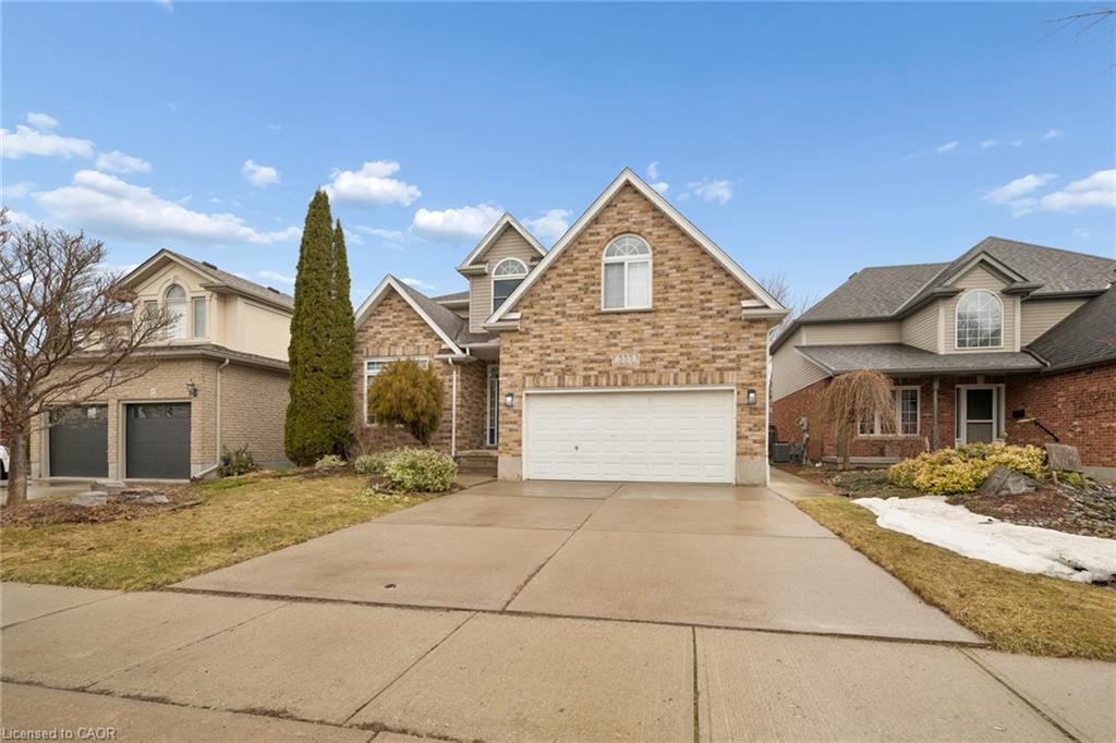 555 Sandbanks Crescent