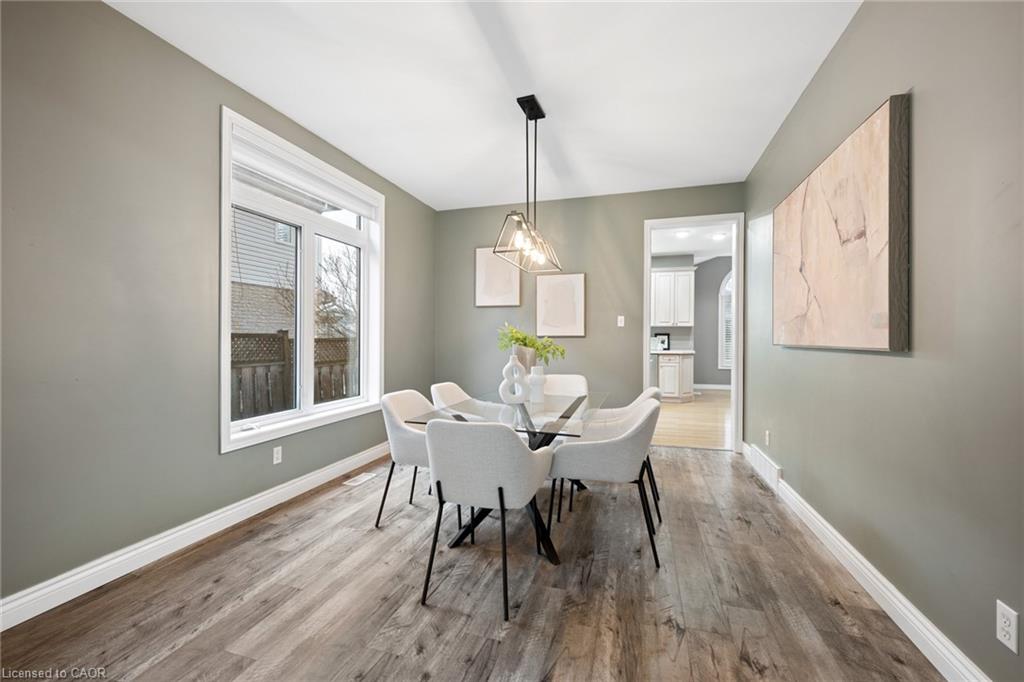 555 Sandbanks Crescent