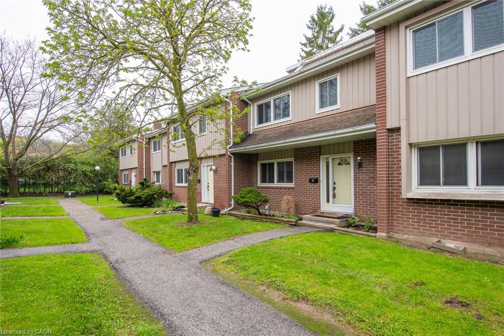 121 University Avenue E 32