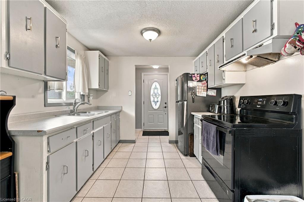 135 Cedarhill Crescent