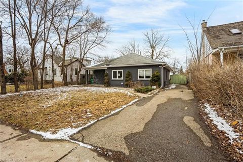 16 Woodward Avenue Brampton ON L6V 1K1