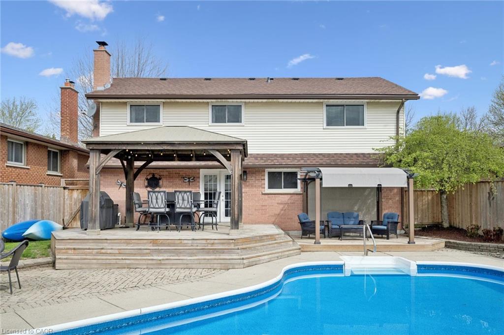 625 Pine Island Crescent