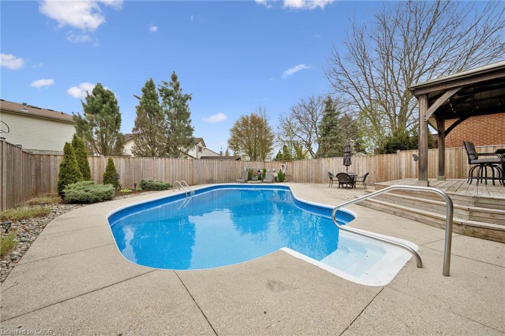 625 Pine Island Crescent