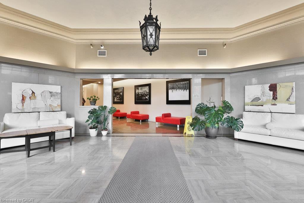 404 King Street W 424