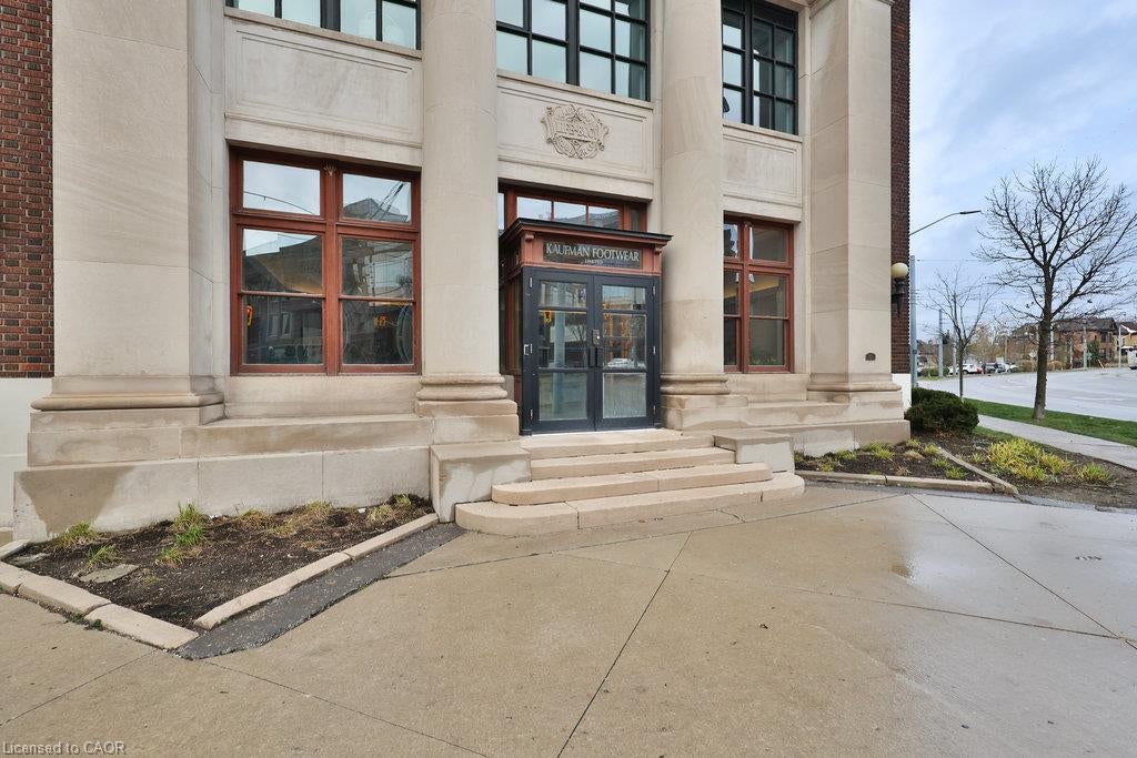 404 King Street W 424