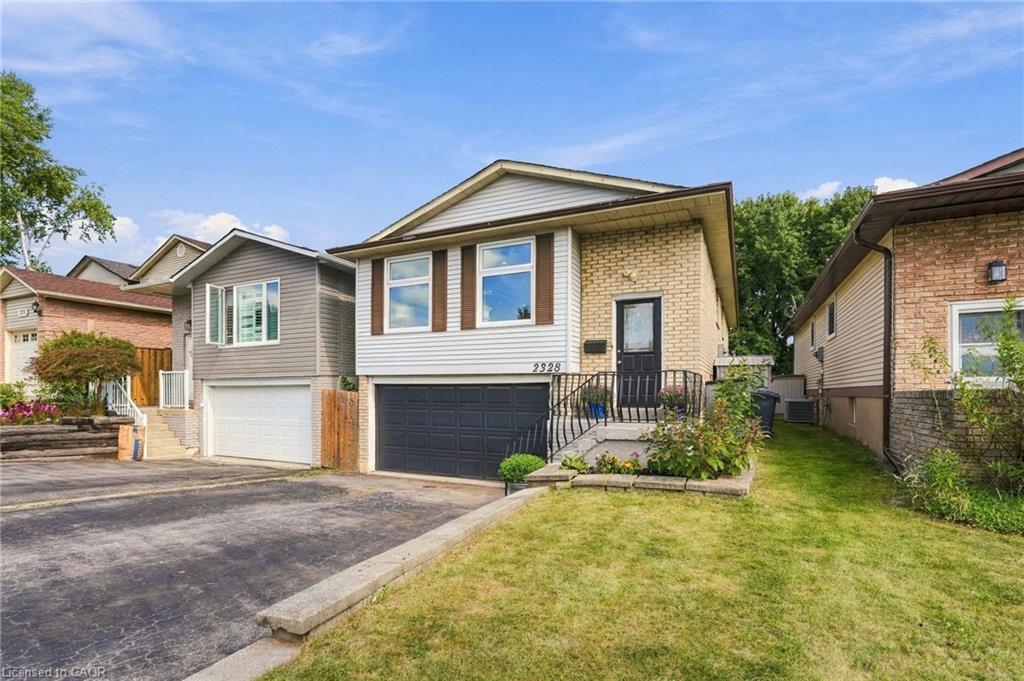 2328 Malcolm Crescent
