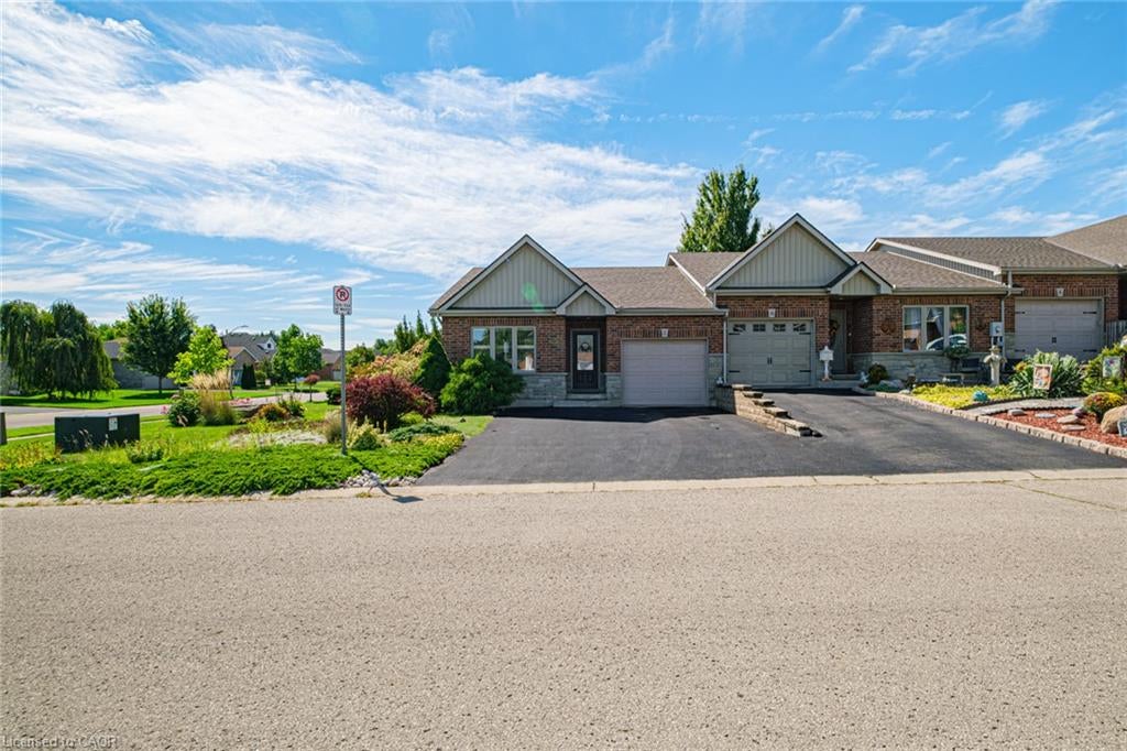 2 Millcroft Drive
