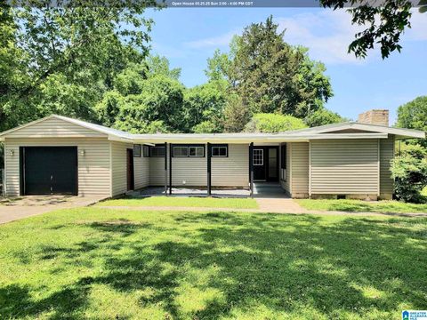 111 Crestview Drive, Weaver, AL 36277 - MLS#: 21419016