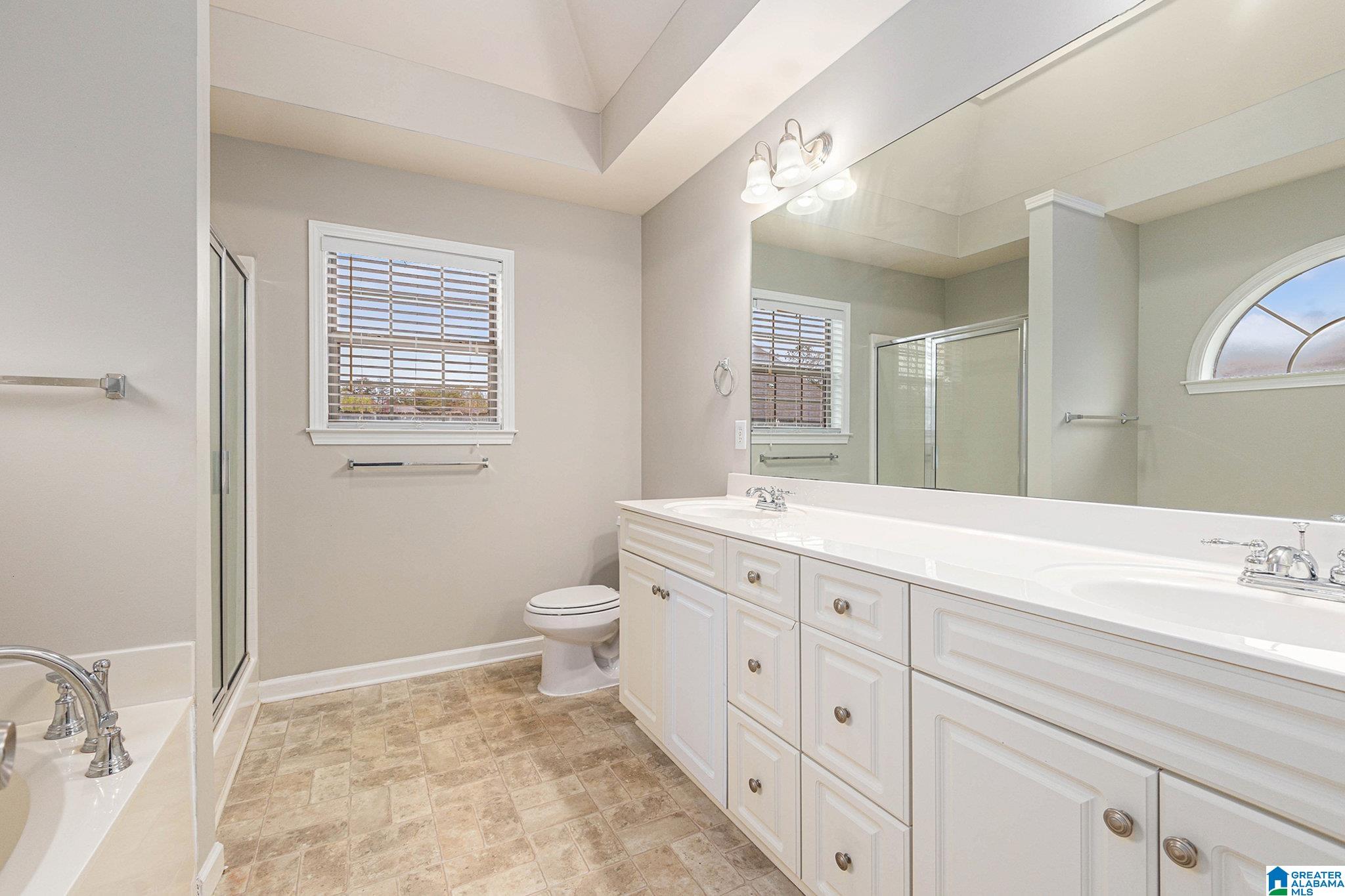 1038 Emerald Ridge Drive, Calera, AL 35040 MLS 21379149 Listing