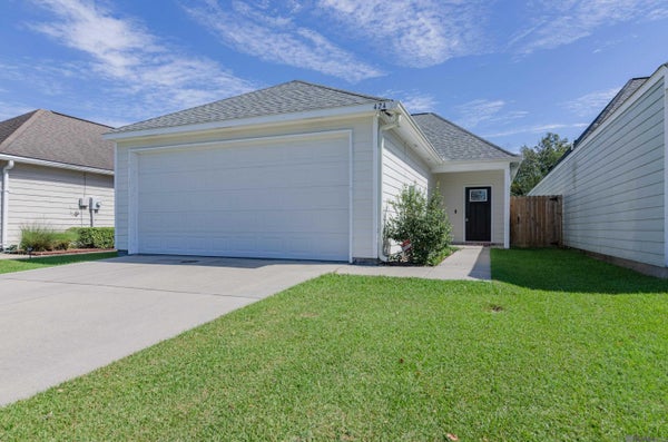 424 S IBERVILLE AVE, GONZALES, LA 70737 - Image 07d663d1e2e0e2507d2d10a7f6000cfe/2991265952