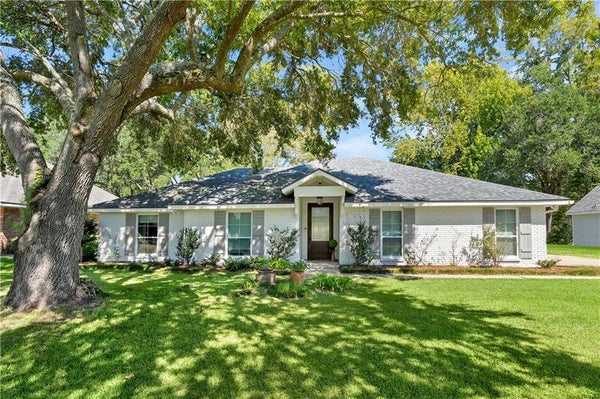 805 BEAU CHENE DR, MANDEVILLE, LA 70471 - Image 2fbdaf76541bc1eff0fd5a65c7dfa856/3069181138