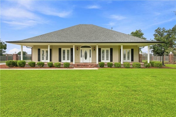 4024 COUNTRY DR, BOURG, LA 70343 - Image 34f6cd5a2a5e911ea7358f687b1bba4b/3518231107