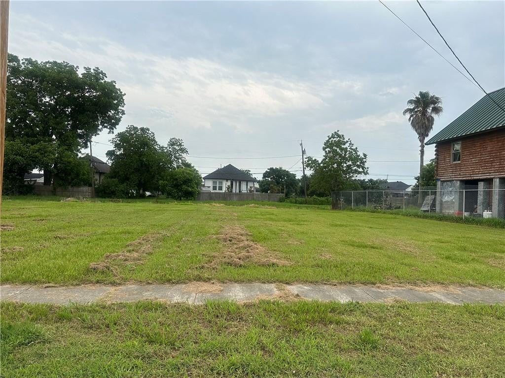1705 CENTER Street