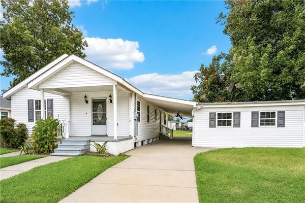 2312 PAKENHAM DR, CHALMETTE, LA 70043 - Image 3db8a1579d208bdfc0ed91ffd5ead52c/1673295756