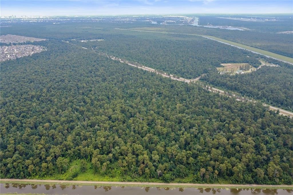 LEO KERNER Parkway