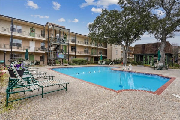 2716 WHITNEY PL, METAIRIE, LA 70002 - Image 6f8f602b71847d2eb499e7e5e2f6eb4d/4119890302