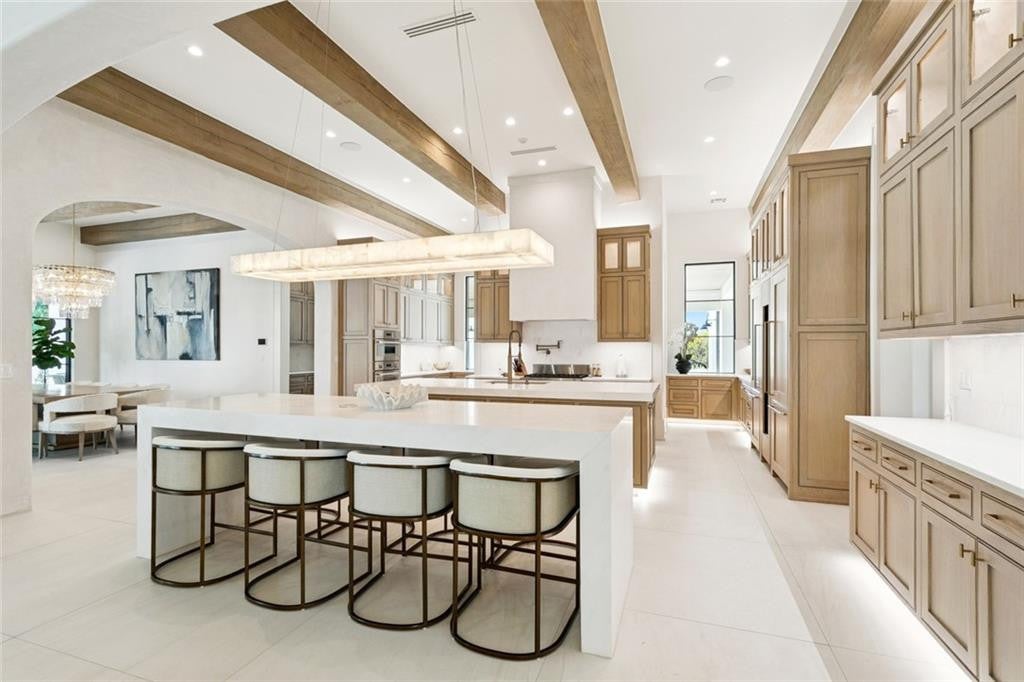 4 CRYSTAL LAKE Lane