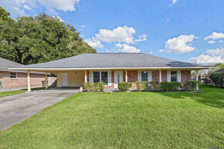 Photo 1 of 20 — 2940 BOOTSIE DR, Baton Rouge, LA 70805