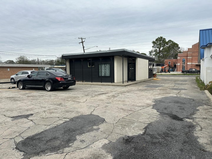 Photo 1 of 9 — 4378 GOVERNMENT ST, Baton Rouge, LA 70806