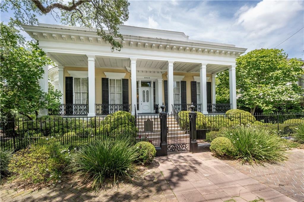 2423 PRYTANIA Street