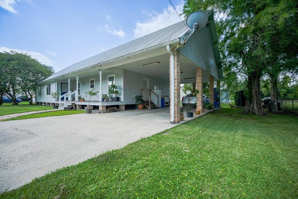 113 LAWES ST, PIERRE PART, LA 70339 - Image bfd4e6bef95c9fdf2b7c51a14a4ca6ae/684647697