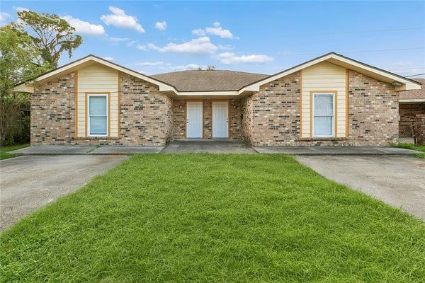 2818 PAKENHAM DR # 20, CHALMETTE, LA 70043 - Image c15c0f82112cdcfa0746f5fa9e8d33d1/1921423620