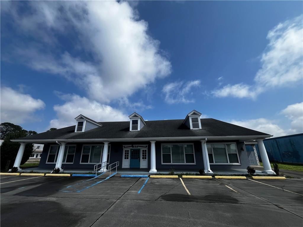 7701 W ST BERNARD Highway